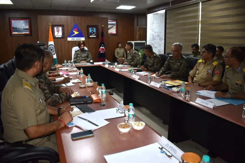 BRO chief reviews LoC road projects in J&K, inspects Project Sampark