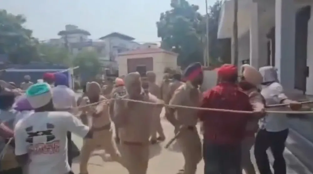 कर्मचारियों पर कार्रवाई को लेकर सुखबीर बादल का भगवंत मान सरकार पर हमला
