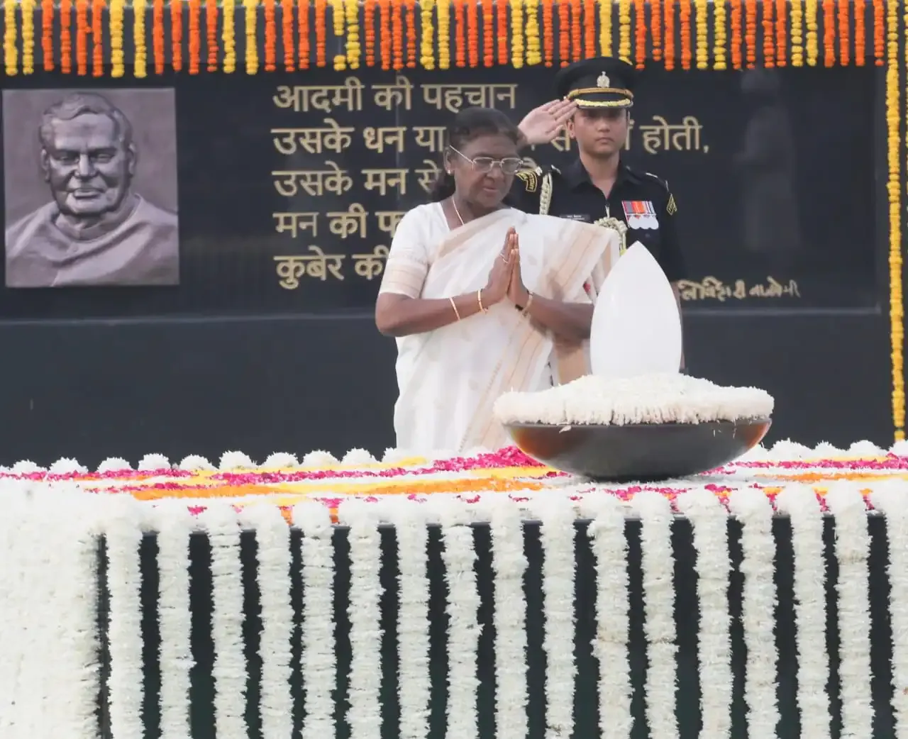 Did Leaders Pay Floral Tributes to Atal Bihari Vajpayee at Sadaiv Atal?