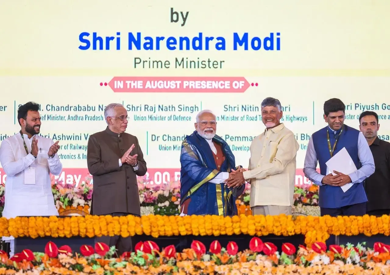 What Did PM Modi Learn from Naidu's Tech Initiatives as Gujarat CM?