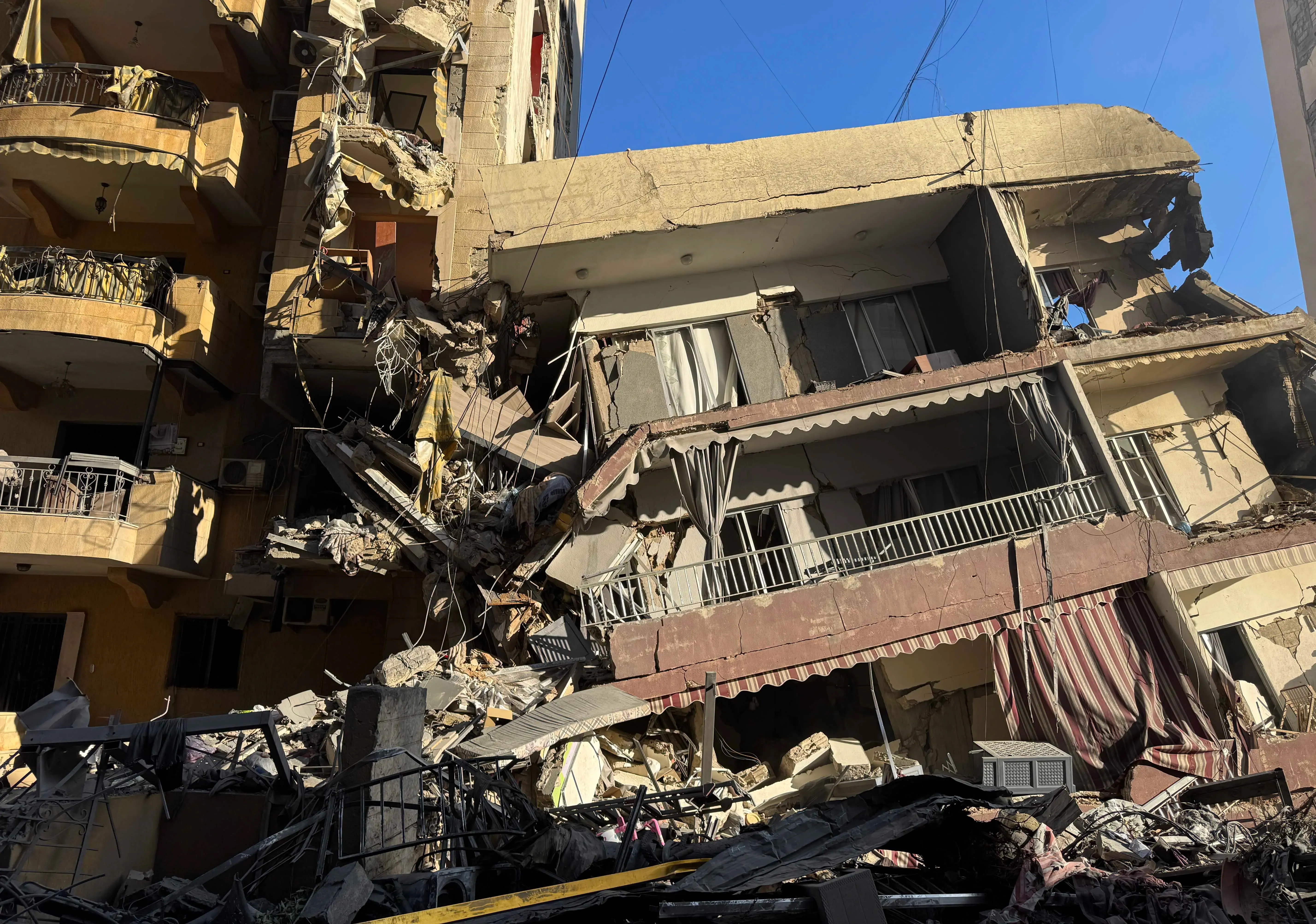 लेबनान में इजरायली हमलों से 570 लोगों की जान गई