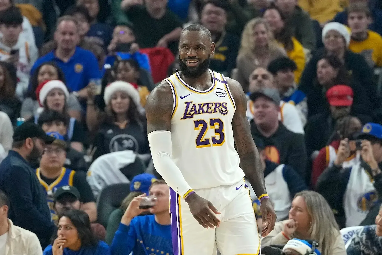 LeBron Makes History as the First NBA Player to Play as a Teenager and Beyond 40