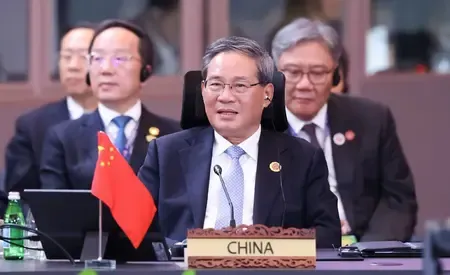 ली छ्यांग ने 20वें पूर्वी एशिया शिखर सम्मेलन में भाग लिया