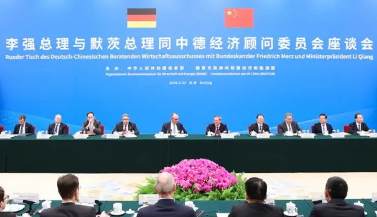 ली छ्यांग ने चीन-जर्मन आर्थिक सलाहकार समिति की महत्वपूर्ण संगोष्ठी में भाग लिया
