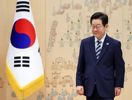Did Lee Receive Credentials from 7 New Ambassadors to South Korea?