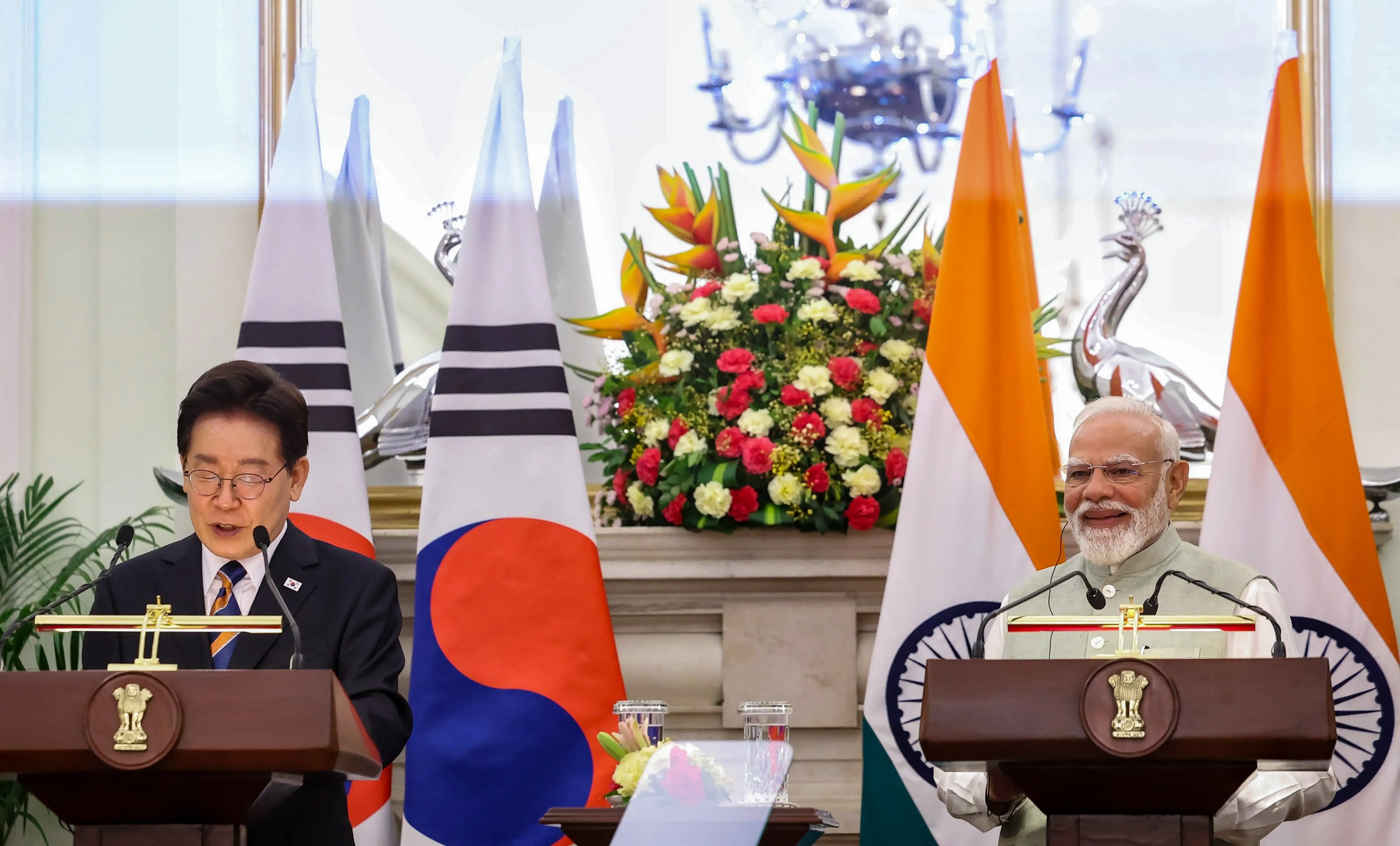 Lee Jae Myung Returns from India, Vietnam with Major Economic Deals