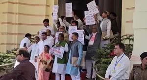 Protests by Left Party Legislators Outside Bihar Assembly Before Budget Session