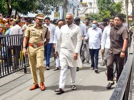 Sing Vande Mataram without teleprompter, Karnataka HM Kharge dares BJP