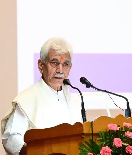 क्या एलजी मनोज सिन्हा ने 'ऑपरेशन महादेव' के लिए 'केंद्रीय गृहमंत्री दक्षता पदक' प्राप्त करने वाले पुलिसकर्मियों की सराहना की?