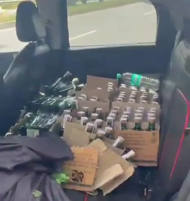 Liquor car crash in Patna: Passersby loot bottles on Bihar highway