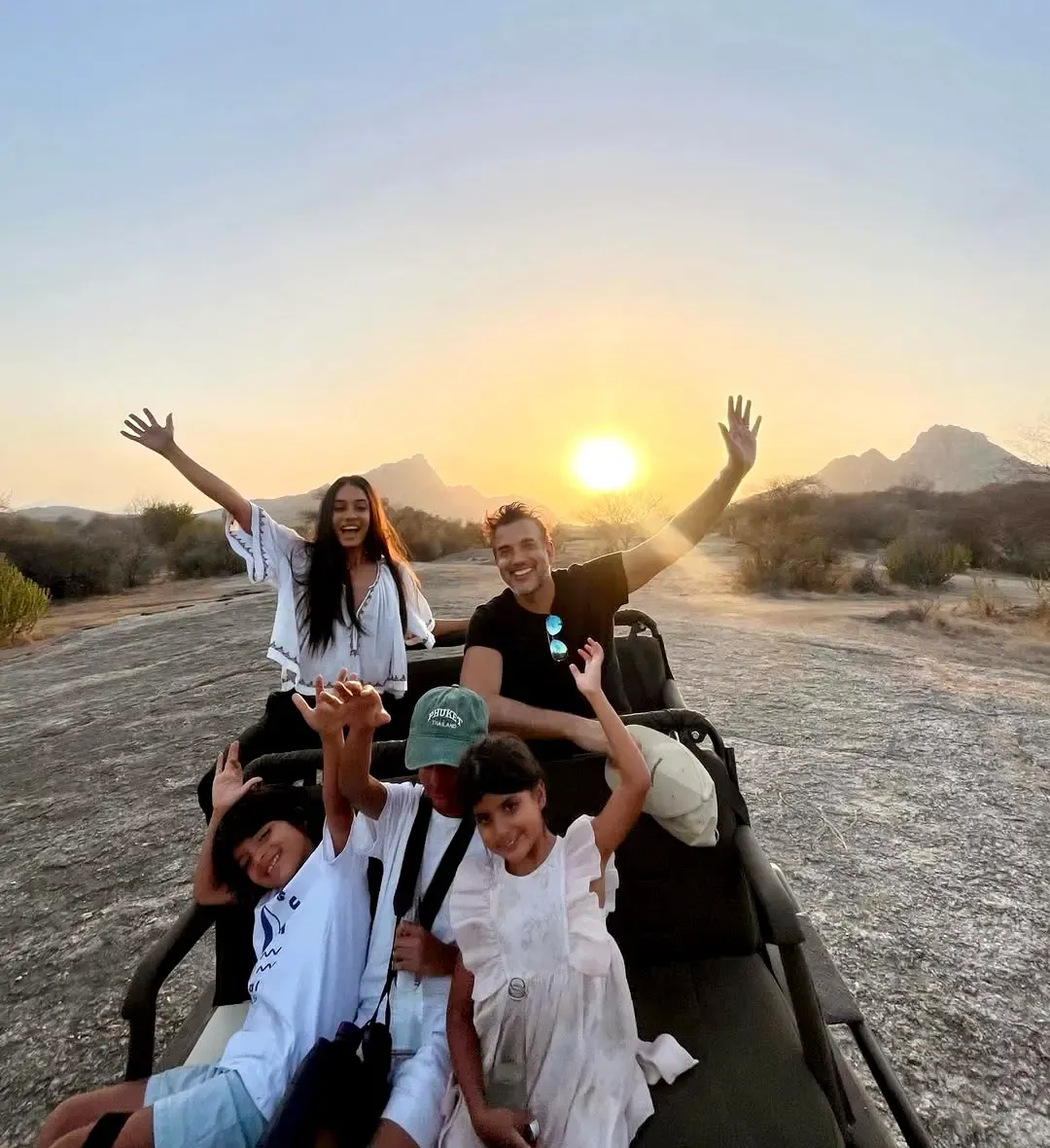 Lisa Haydon Relishes an Exciting 'No Signal, No TV' Wildlife Safari with Family, Encounters Leopard and Cubs