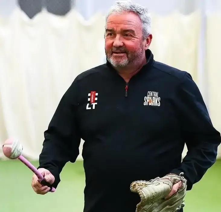 Who is Lloyd Tennant, the new head coach of Ireland Women’s team?