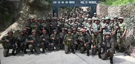 एलओसी के पास सुंदरबनी सेक्टर में उत्तरी कमान प्रमुख लेफ्टिनेंट जनरल प्रतीक शर्मा का दौरा, ऑपरेशनल तैयारियों की समीक्षा
