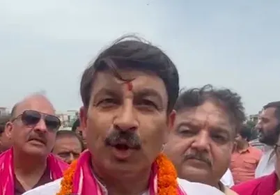 मनोज तिवारी ने डेरावल नगर में रामलीला भूमि पूजन किया, 'कालनेमियों' से सावधान रहने की दी चेतावनी