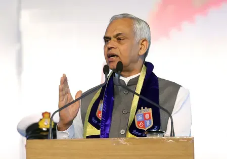 क्या ‘लोकभवन’ सरकार और जनता के बीच एक मजबूत सेतु बनेगा? : राज्यपाल आचार्य देवव्रत