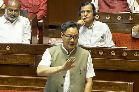लोकसभा और राज्यसभा में फिर हंगामा, किरेन रिजिजू ने दिया नियमों का हवाला