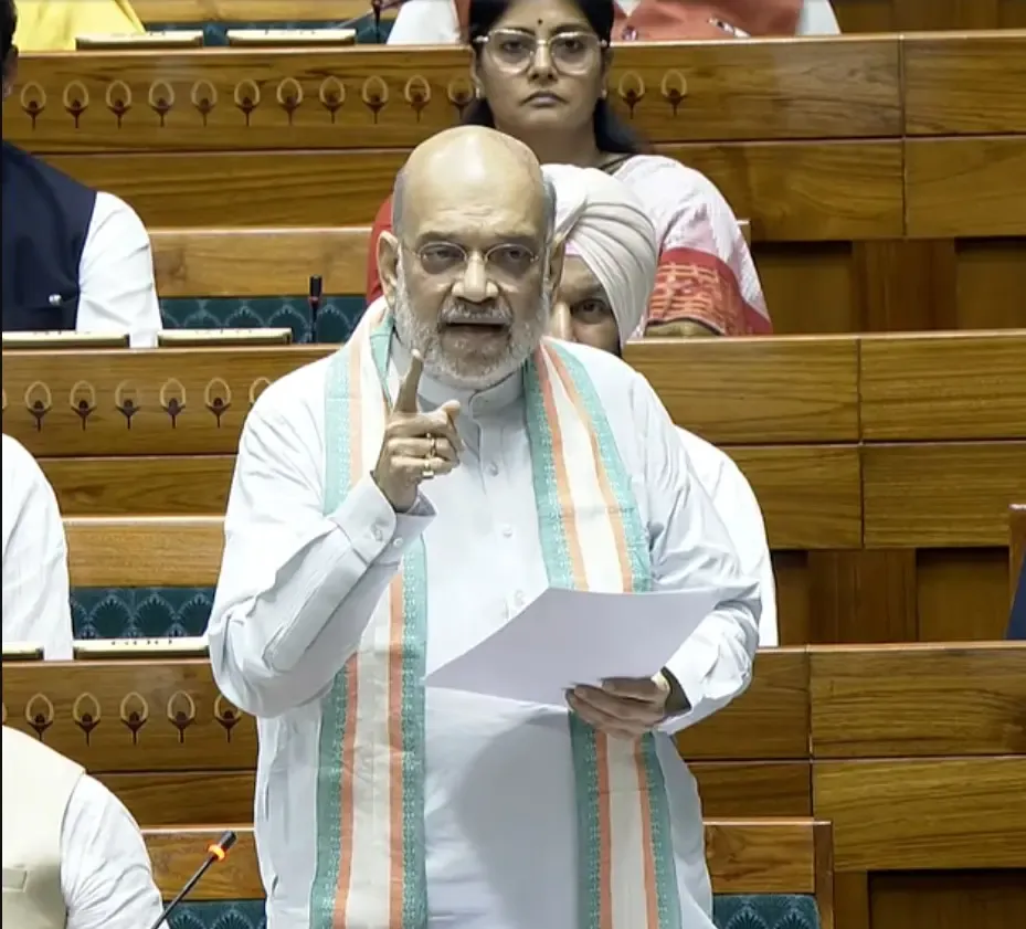 गृह मंत्री अमित शाह का आरोप: 'राहुल गांधी नक्सलवादियों के समर्थकों के साथ देखे गए'