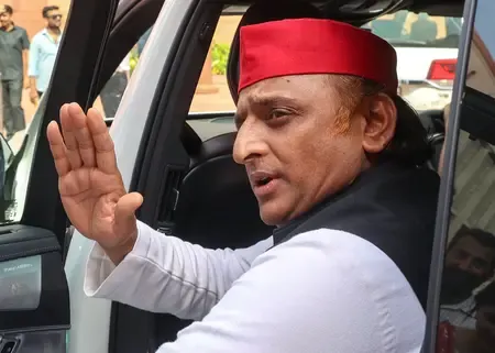 क्या चुनाव आयोग लोकतंत्र को बचाने की जिम्मेदारी निभा सकता है? अखिलेश यादव ने कहा- अंतरात्मा की आवाज सुनें