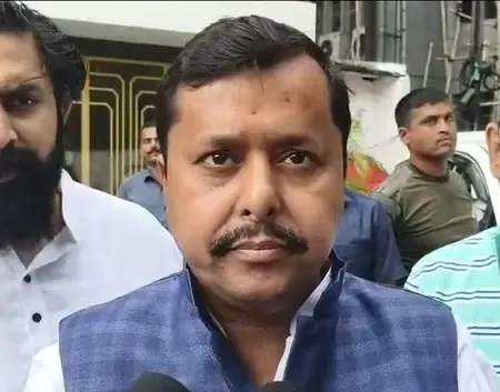 क्या लोकतंत्र खतरे में है, या राहुल गांधी का भविष्य संकट में है?