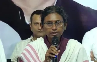 मीनाक्षी नटराजन का नामांकन रद्द: कांग्रेस ने कहा 'लोकतंत्र की हत्या', चुनाव आयोग पहुँचे नेता