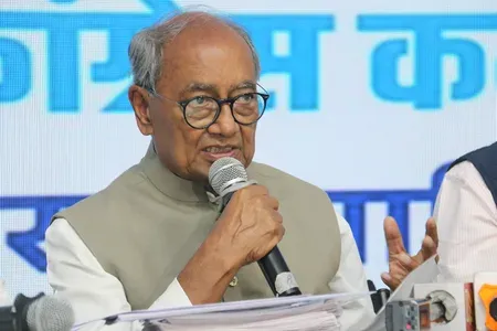 दिग्विजय सिंह का RSS पर बड़ा बयान: 'लोकतंत्र में कोई संस्था जवाबदेही से ऊपर नहीं', प्रियंक खड़गे के सवालों का समर्थन