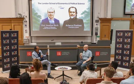 LSE में आचार्य प्रशांत और प्रो. जोनाथन बर्च का संवाद: पशु चेतना पर विज्ञान और वेदांत आमने-सामने