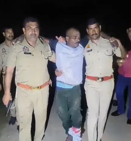 लोनी में पुलिस मुठभेड़ के बाद नकबजनी का आरोपी गिरफ्तार, 50 लाख के जेवर बरामद