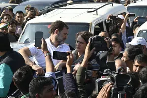 Rahul and Priyanka Gandhi Halted at Ghazipur Border En Route to Sambhal Amid Violence