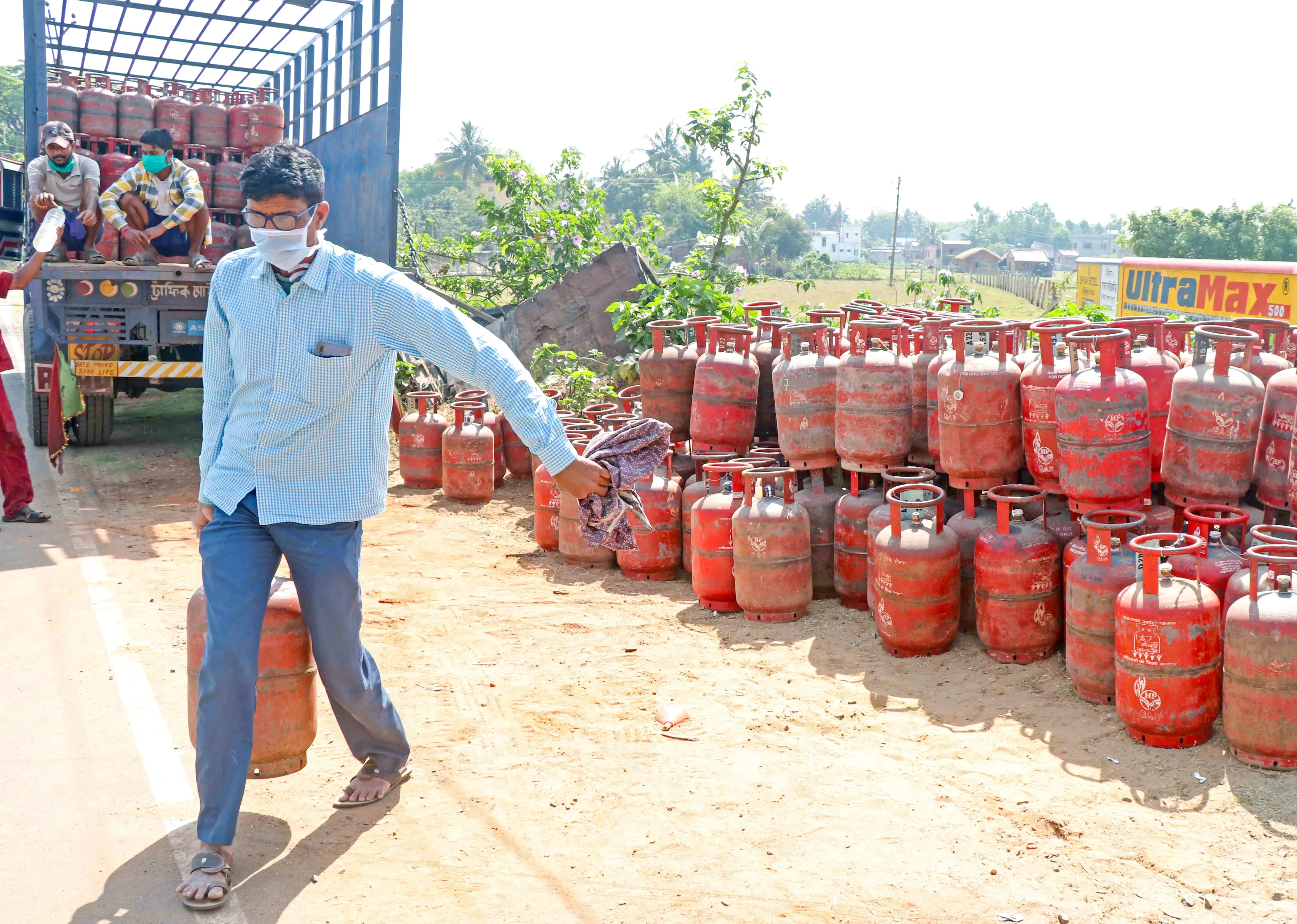 LPG Production Surges by 28%25 in Just 5 Days, Delivery Timelines Remain Steady: Hardeep Puri