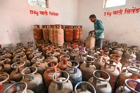 Indore Prioritizes LPG for Households; Commercial Supply Halted