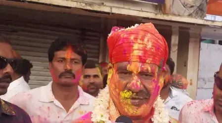 Om Birla Celebrates Holi, Emphasizing Unity and Joy Across India