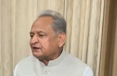 लखनऊ हादसे पर गहलोत की राजस्थान सरकार को चेतावनी: 'कोचिंग हब बंद, बच्चों की जान खतरे में'