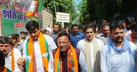 लखनऊ में BJP का कांग्रेस मुख्यालय घेराव मार्च, पुलिस ने बैरिकेड लगाकर रोका; धक्का-मुक्की