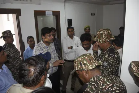 लखनऊ में LDA का बड़ा अभियान: अलीगंज अग्निकांड के बाद 71 प्रतिष्ठान सील, 83 को नोटिस