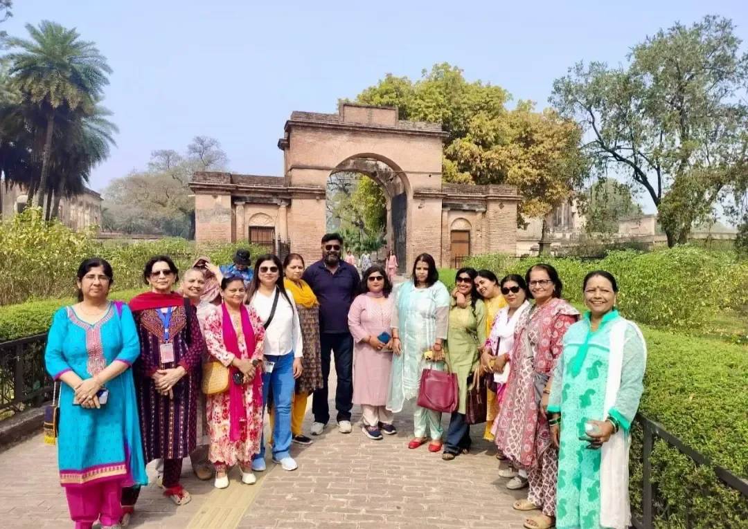 लखनऊ में महिलाओं के लिए 'नारी शक्ति' यात्रा: डबल डेकर बस में अद्वितीय अनुभव