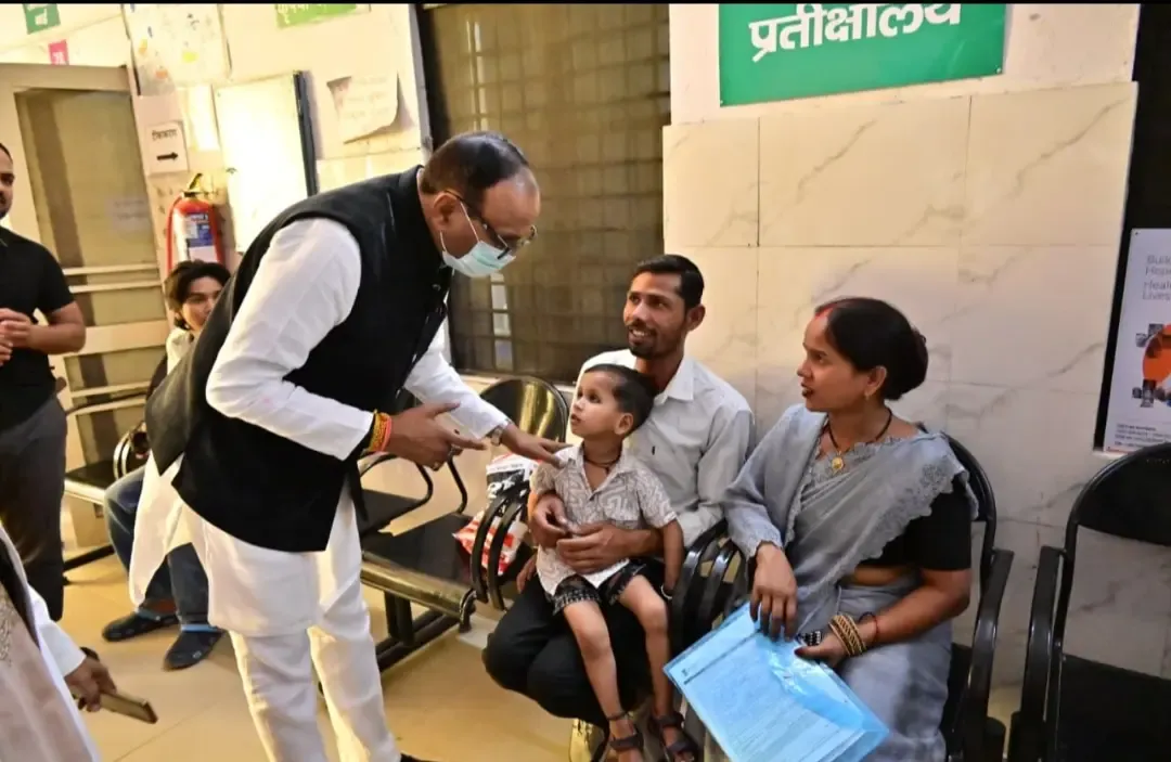 लखनऊ: चिनहट सीएचसी में उपमुख्यमंत्री ब्रजेश पाठक का सफाई पर कड़ा निरीक्षण