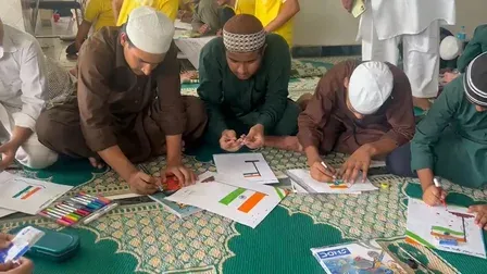 लखनऊ : स्वतंत्रता दिवस से पहले दारुल उलूम फरंगी महल में तिरंगा पेंटिंग प्रतियोगिता, बच्चों में दिखा उत्साह