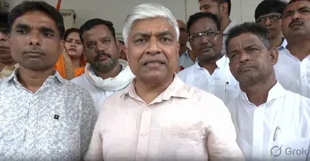 लखनऊ विश्वविद्यालय फीस वृद्धि: राजेंद्र पाल गौतम ने छात्रों का साथ दिया, योगी सरकार पर लगाए गंभीर आरोप