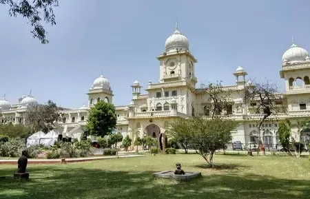 लखनऊ यूनिवर्सिटी में नमाज विवाद: 13 छात्रों को शांति भंग की आशंका में नोटिस, 50-50 हजार के मुचलके का आदेश