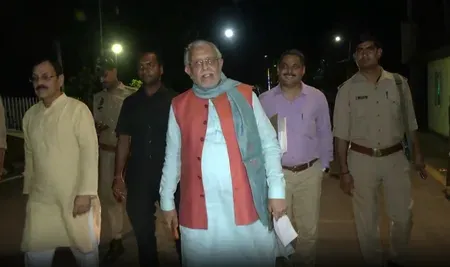 ईंधन बचत अभियान: UP वित्त मंत्री सुरेश खन्ना पैदल चलकर पहुंचे आवास, बोले- 'यह राष्ट्रीय दायित्व'