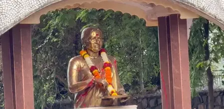 क्या मां की प्रतिमा पर रंग फेंकने के पीछे कोई साजिश है?