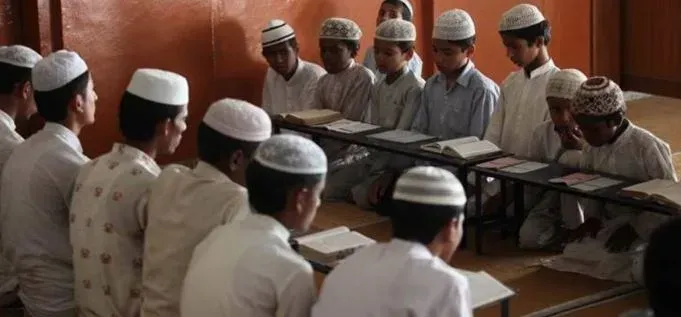उत्तराखंड अल्पसंख्यक शैक्षणिक संस्थान अधिनियम 2025: मदरसा बोर्ड समाप्त, सभी 6 अल्पसंख्यक समुदायों को समान शिक्षा अधिकार