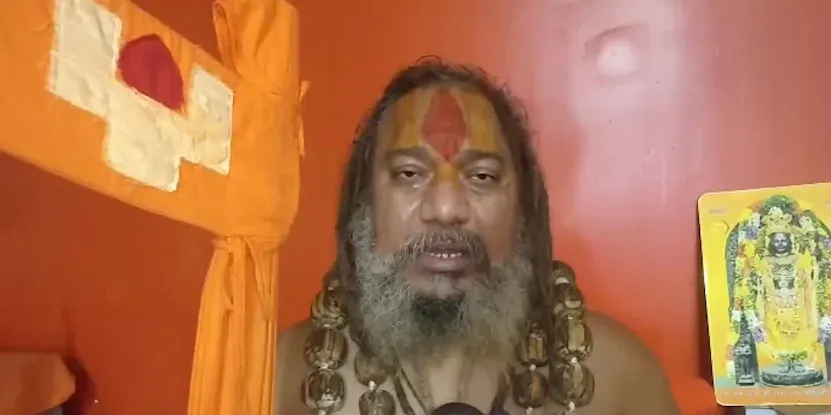मदरसों को बंद करो — जगद्गुरु परमहंस आचार्य का आह्वान, UP सरकार के फैसले का स्वागत
