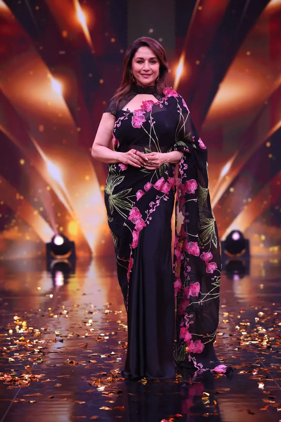 Madhuri Dixit, Jaaved Jaaferi recreate 'Gabbar Singh Yeh Keh Kar Gaya' after 30 years