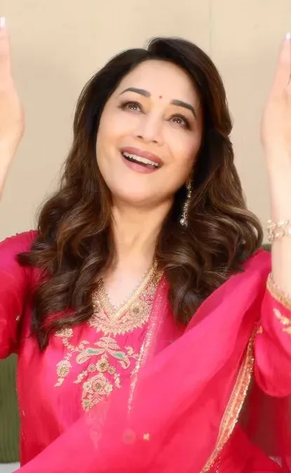 Madhuri Dixit recreates 'Maskara' from Main Vaapas Aaunga