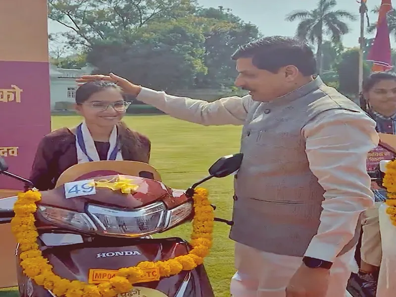 Madhya Pradesh Chief Minister Distributes E-Scooters to Outstanding Students