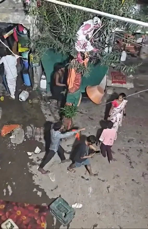 इंदौर में गरबा पंडाल विवाद: घर में घुसकर परिवार पर हमला, पुलिस ने 5 आरोपी गिरफ्तार किए