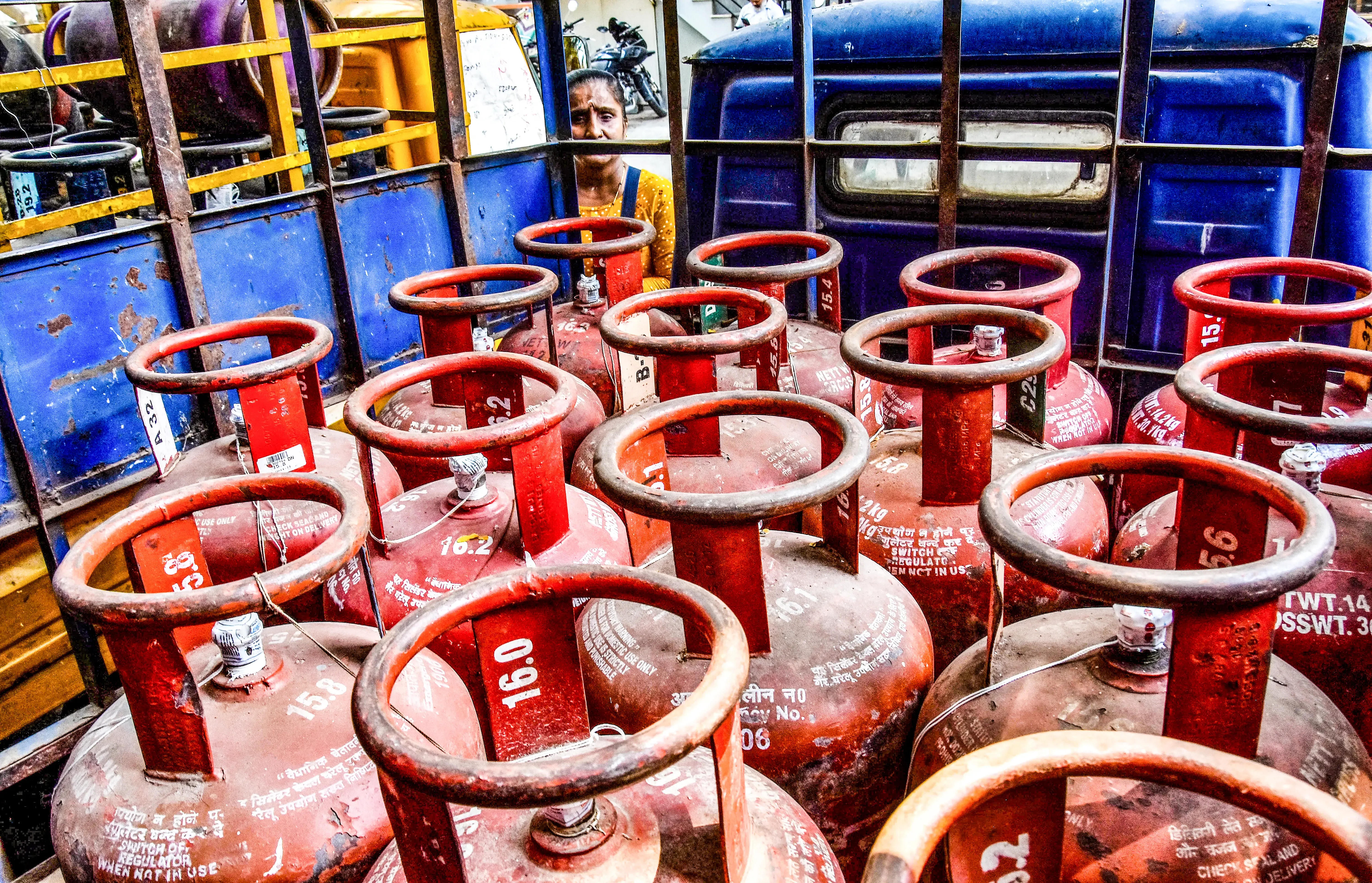 मध्य प्रदेश में घरेलू गैस आपूर्ति का प्रबंधन: 1825 सिलेंडर जब्त