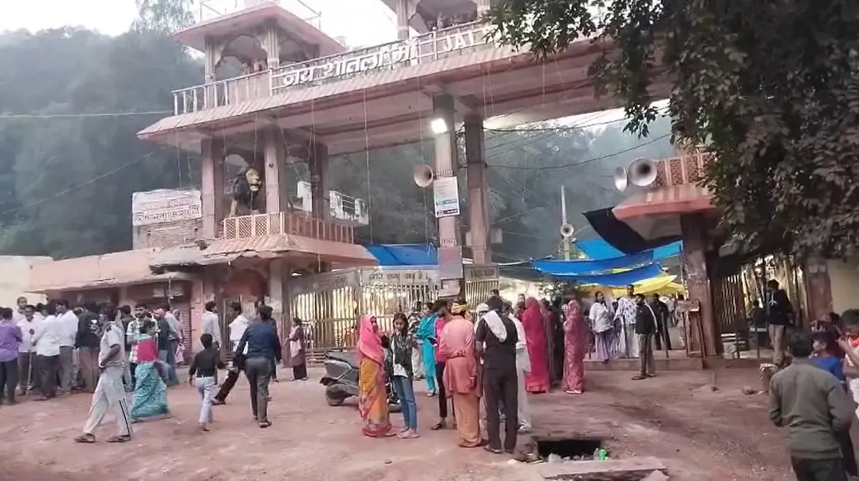 ग्वालियर में बेकाबू ट्रक ने शीतला माता मंदिर के पास दुकानों को रौंदा, 12 की मौत, 27 घायल