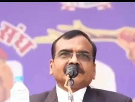 मध्य प्रदेश: आईएएस संतोष वर्मा के 'ब्राह्मणों की बेटी' वाले बयान पर रोष, थाने में शिकायत